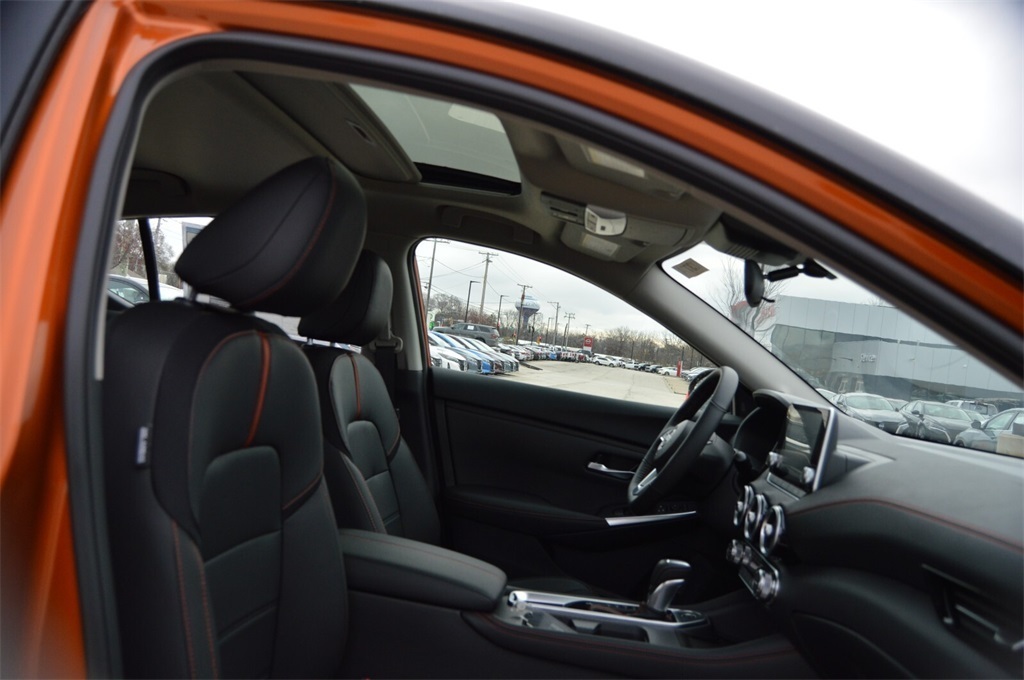 2025 Nissan Sentra SR photo 13