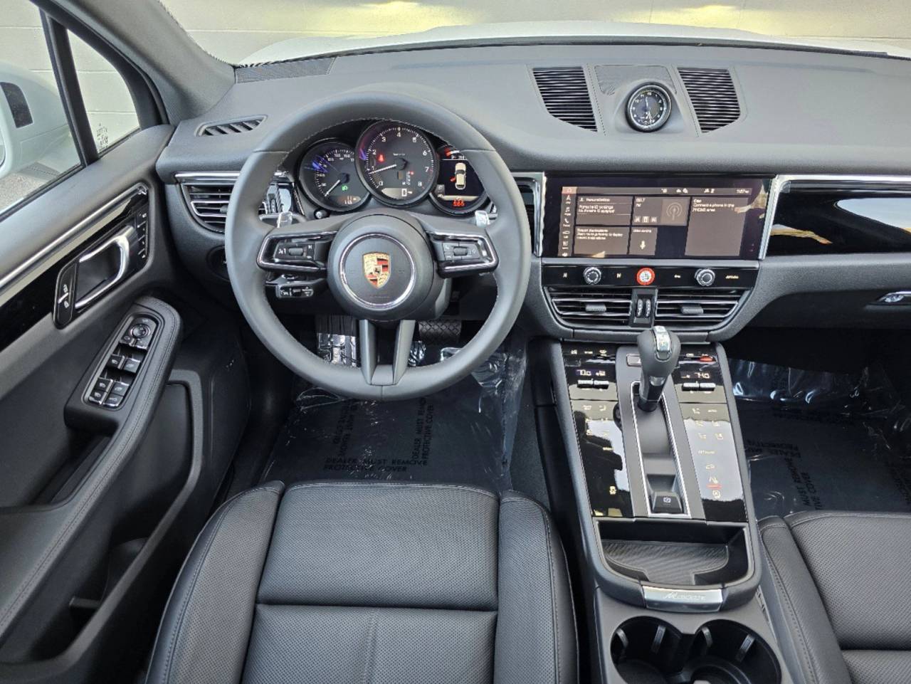 2025 Porsche Macan T photo 11