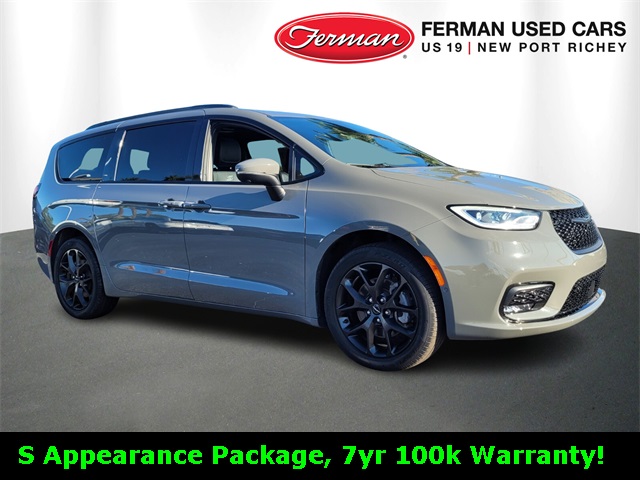 2023 Chrysler Pacifica Touring L's photo