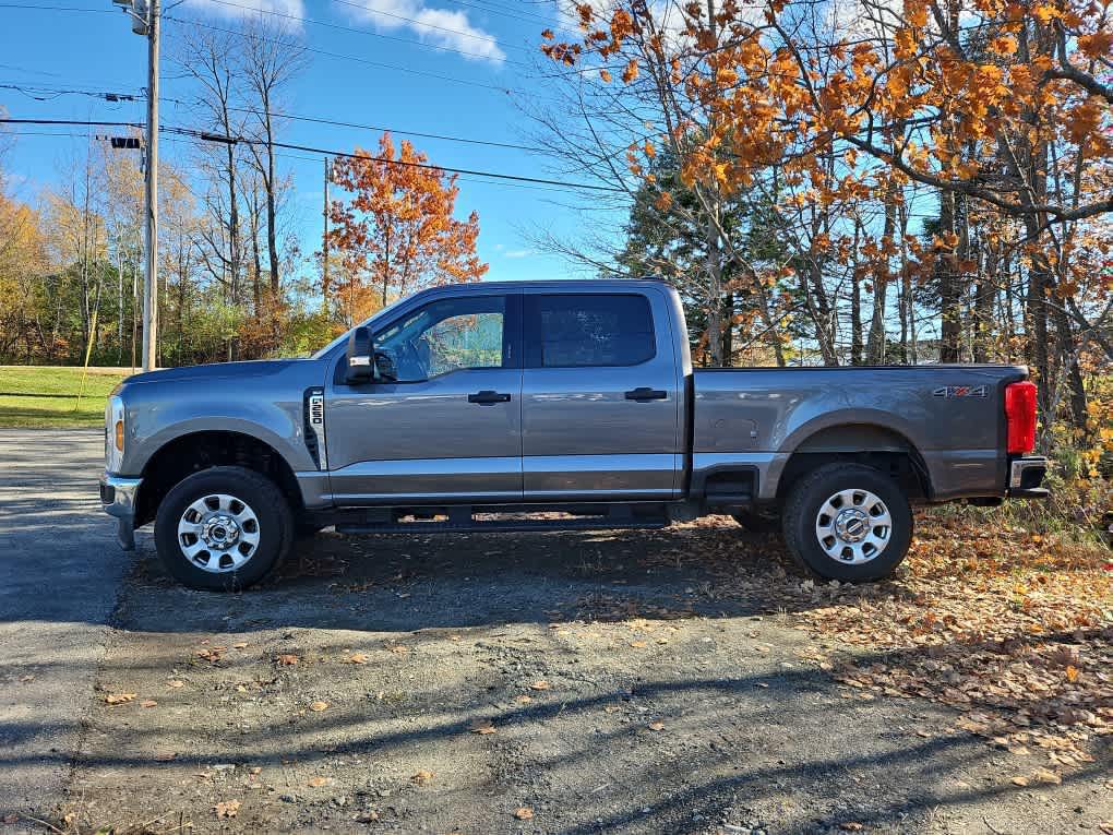 2024 Ford F-250 XLT photo 2