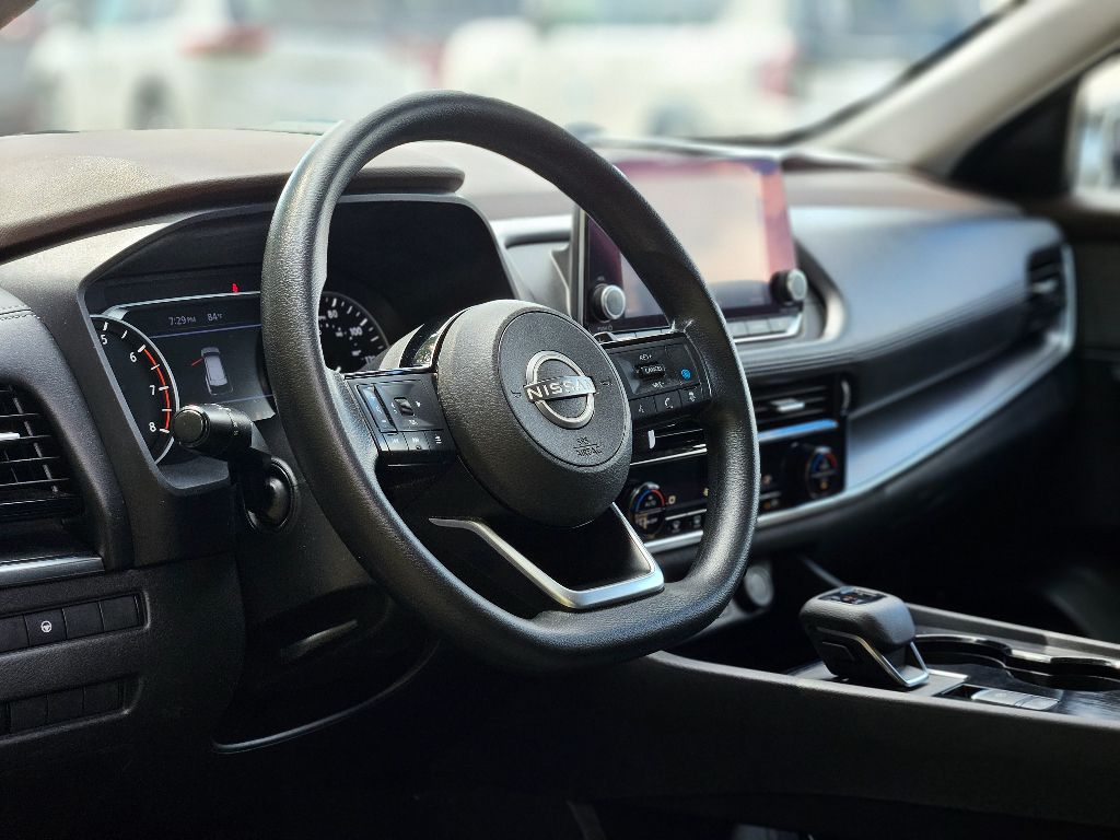 2022 Nissan Rogue SV photo 12