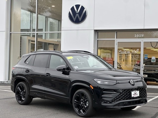 2026 Volkswagen Tiguan SE R-LINE BLACK's photo