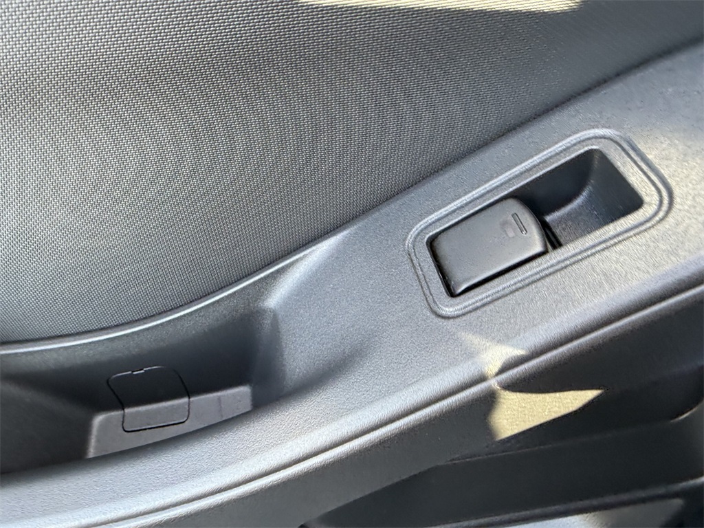 2022 Nissan Frontier SV Crew Cab photo 28