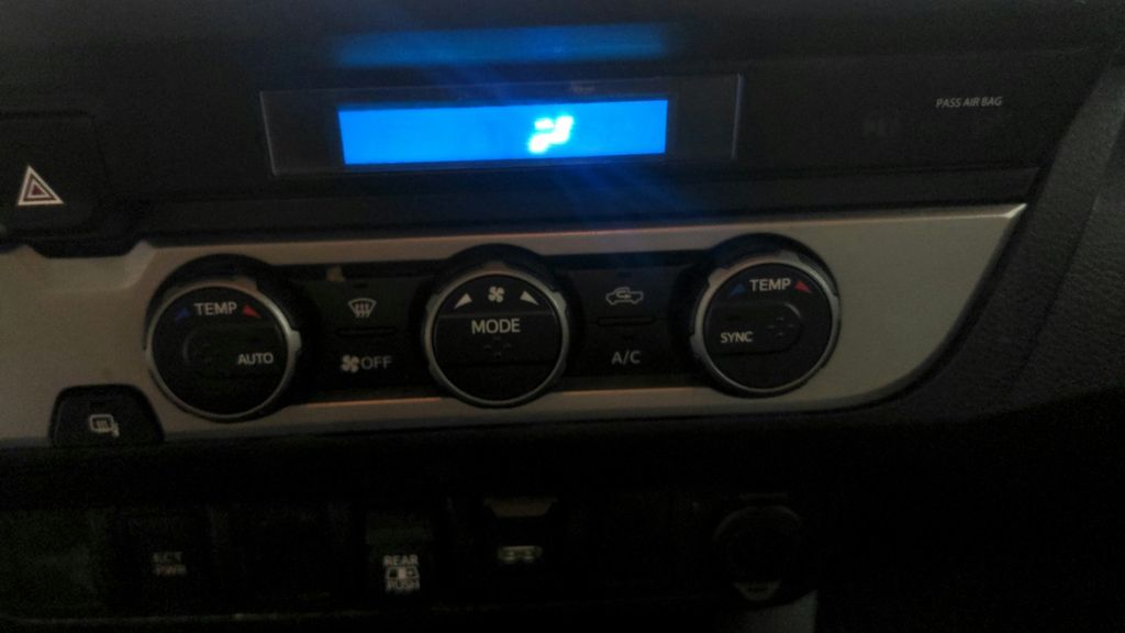 2023 Toyota Tacoma SR5 photo 18