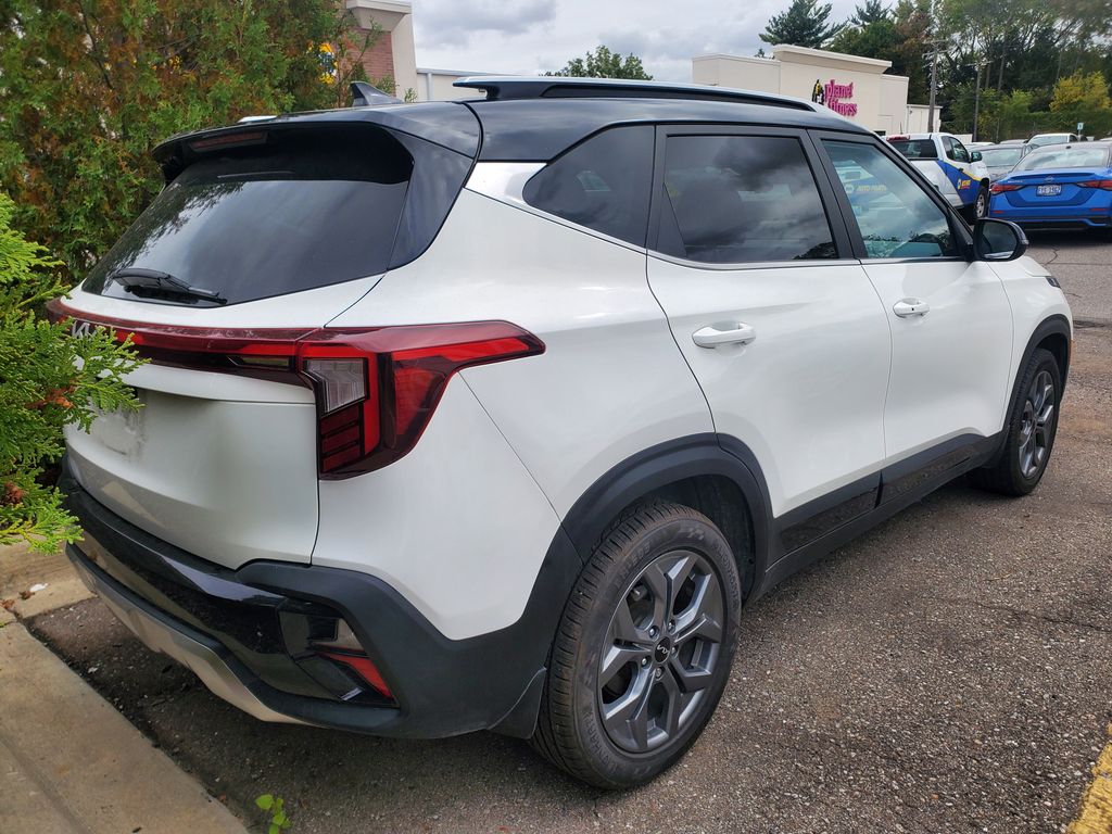 2024 Kia Seltos S photo 4