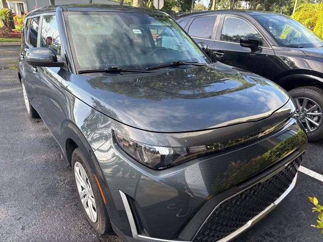 2023 Kia Soul LX photo 2