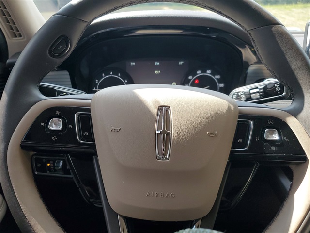 2022 Lincoln Corsair Standard photo 8