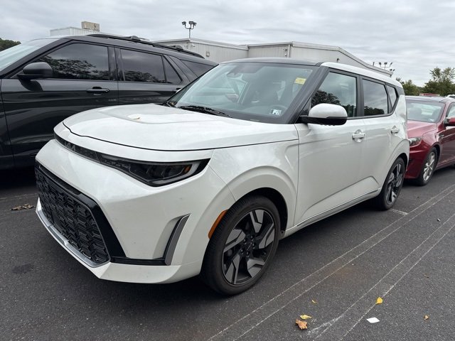 2023 Kia Soul GT-Line photo 2