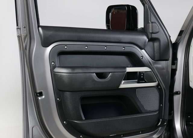 2024 Land Rover Defender 110 X-Dynamic SE photo 20