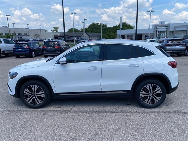 2025 Mercedes Benz GLA 250 4MATIC photo 4