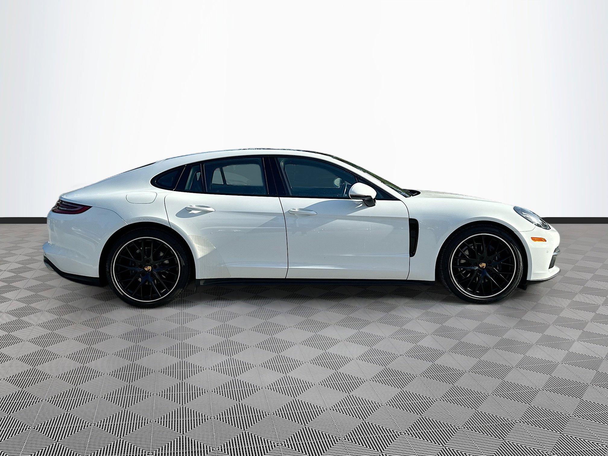 2020 Porsche Panamera 4 photo 8