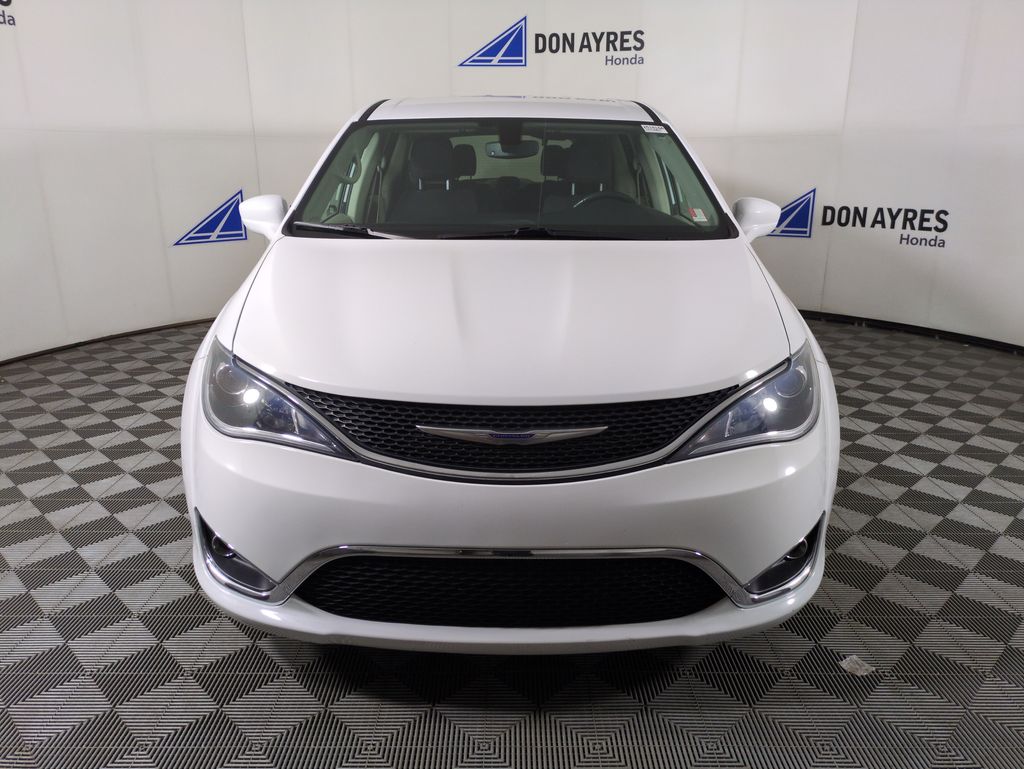 2020 Chrysler Pacifica Touring photo 8