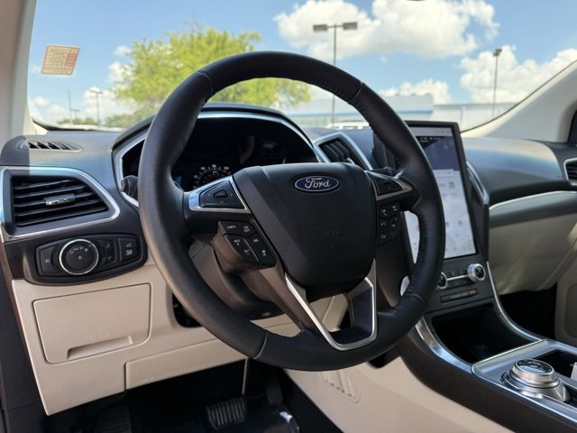 2021 Ford Edge Titanium photo 18