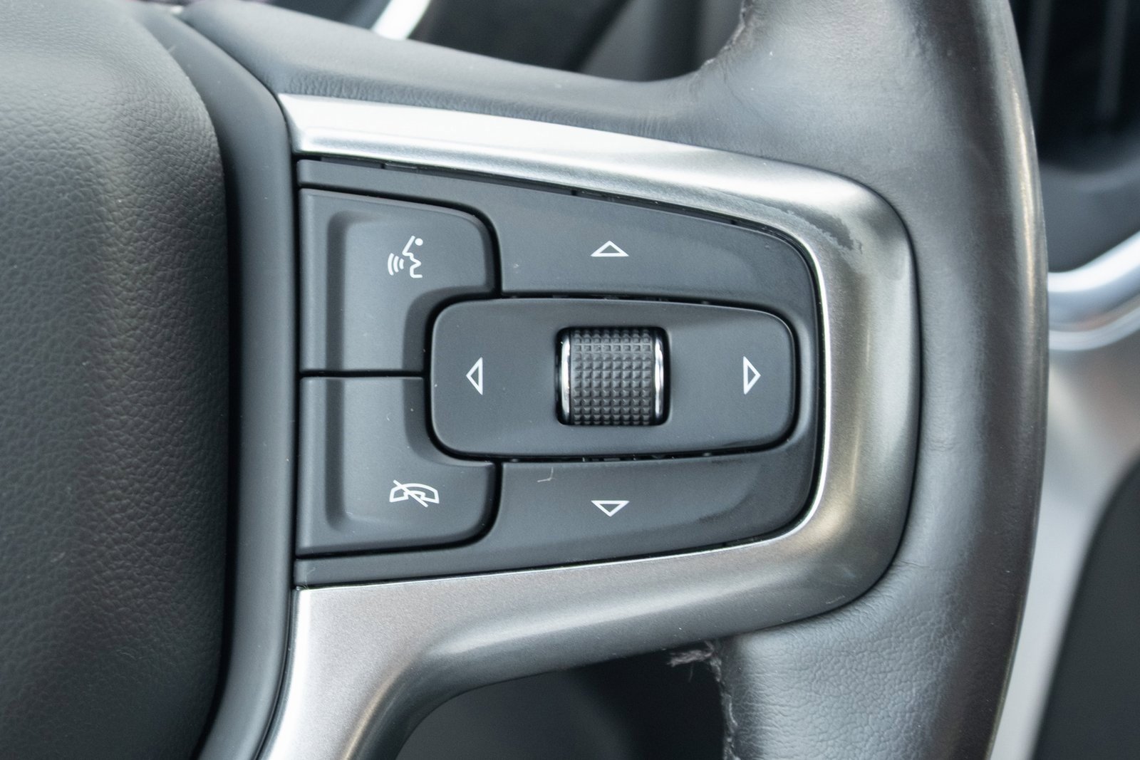 2020 Chevrolet Silverado 1500 LT photo 7