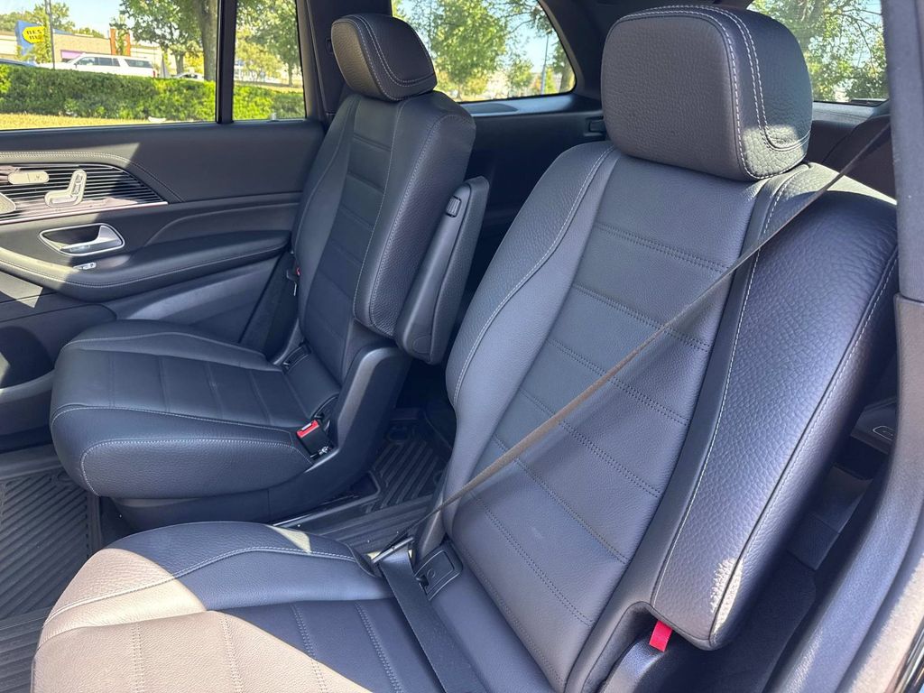 2025 Mercedes Benz GLS 580 4MATIC photo 13