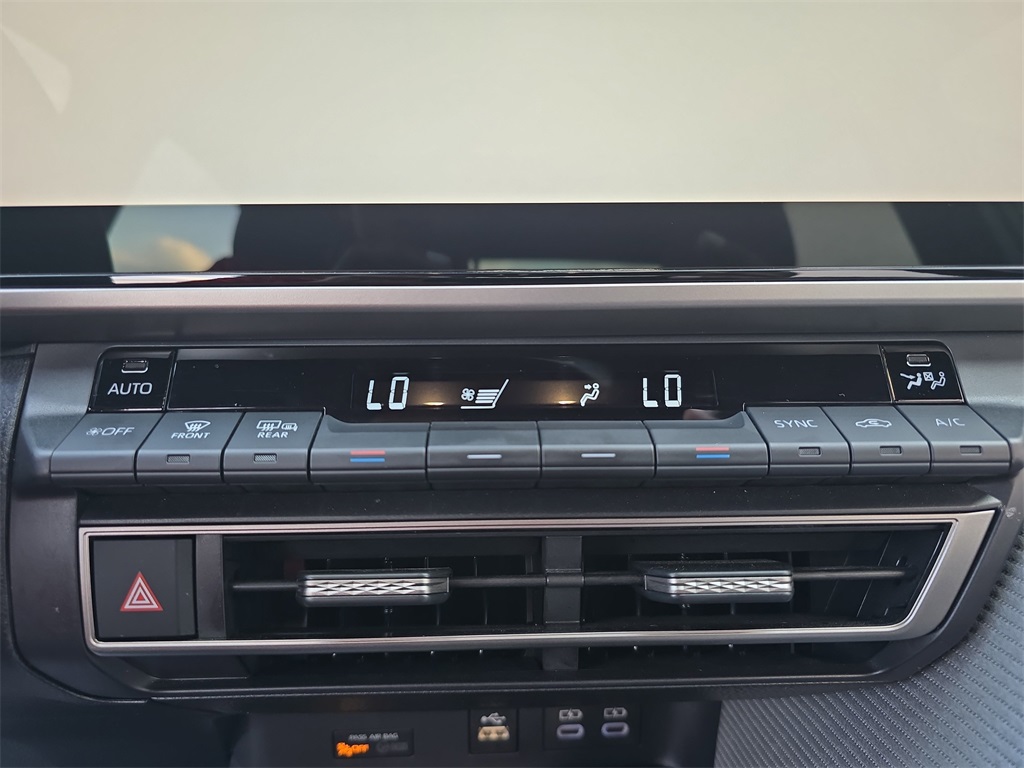 2025 Toyota Camry SE photo 21