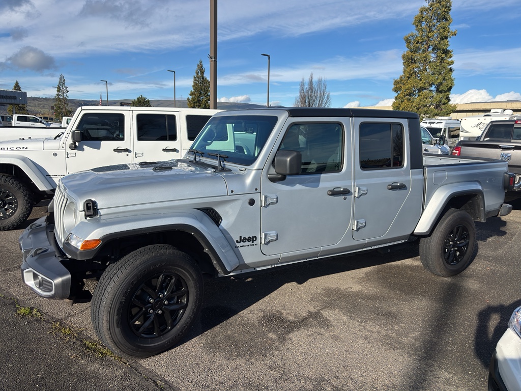 2023 Jeep Gladiator Sport S's photo