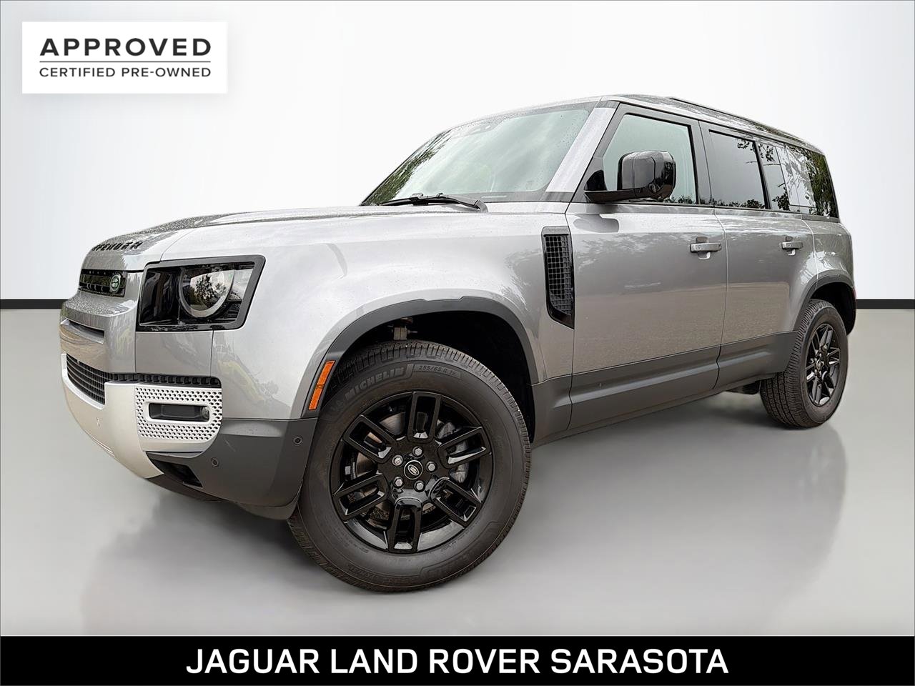 2024 Land Rover Defender S's photo