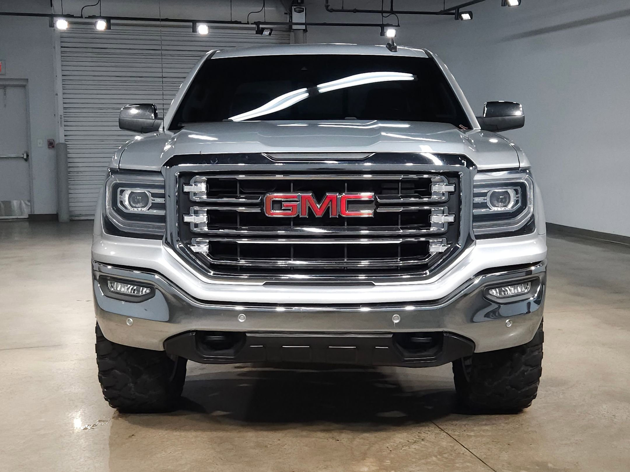 Used 2018 GMC Sierra 1500 SLT with VIN 3GTU2NEJ8JG615872 for sale in Little Rock