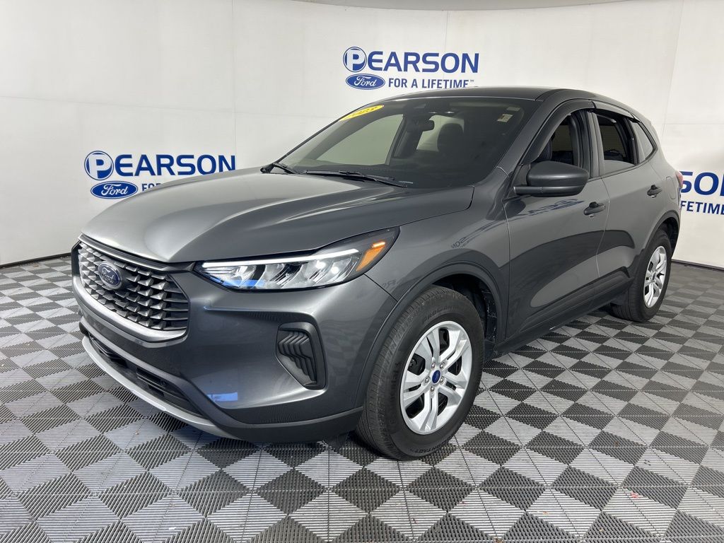 2023 Ford Escape Base's photo
