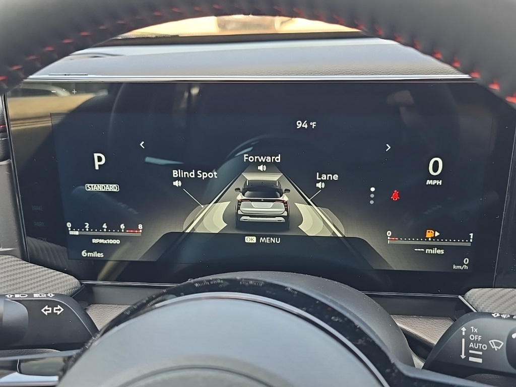 2025 Nissan Kicks SR photo 9
