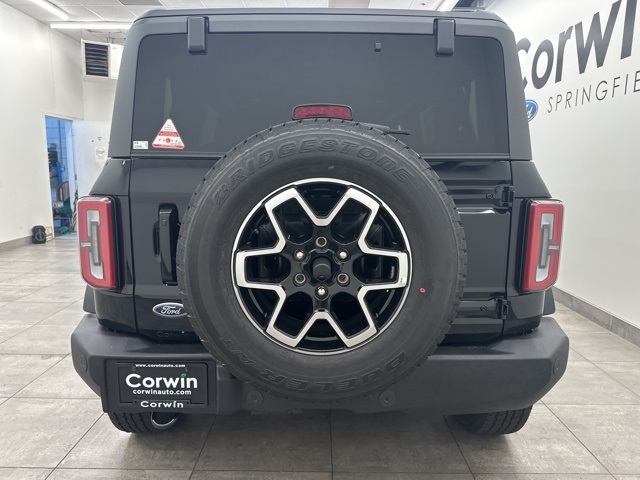 2025 Ford Bronco Outer Banks photo 3