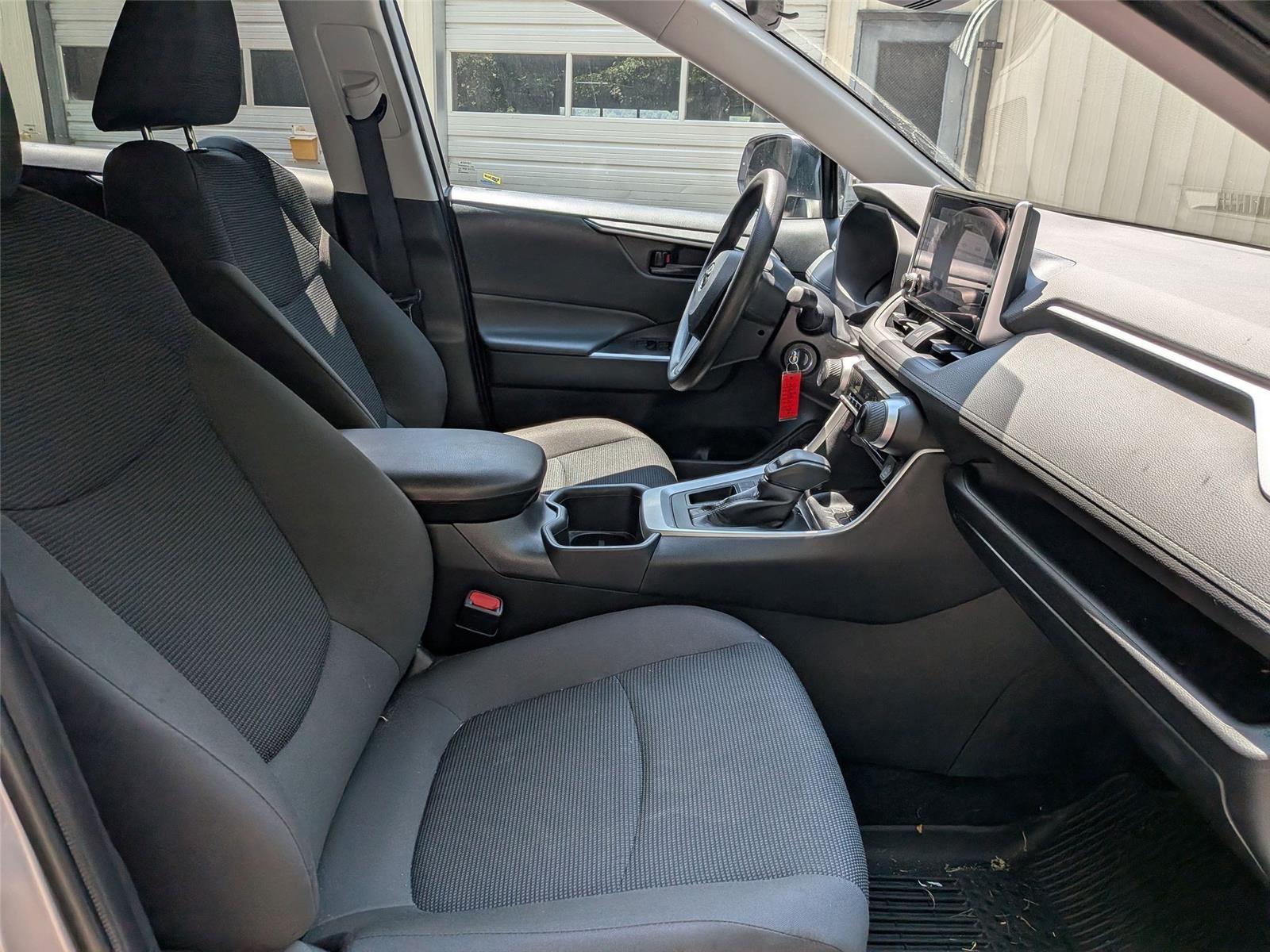 2024 Toyota RAV4 LE photo 31