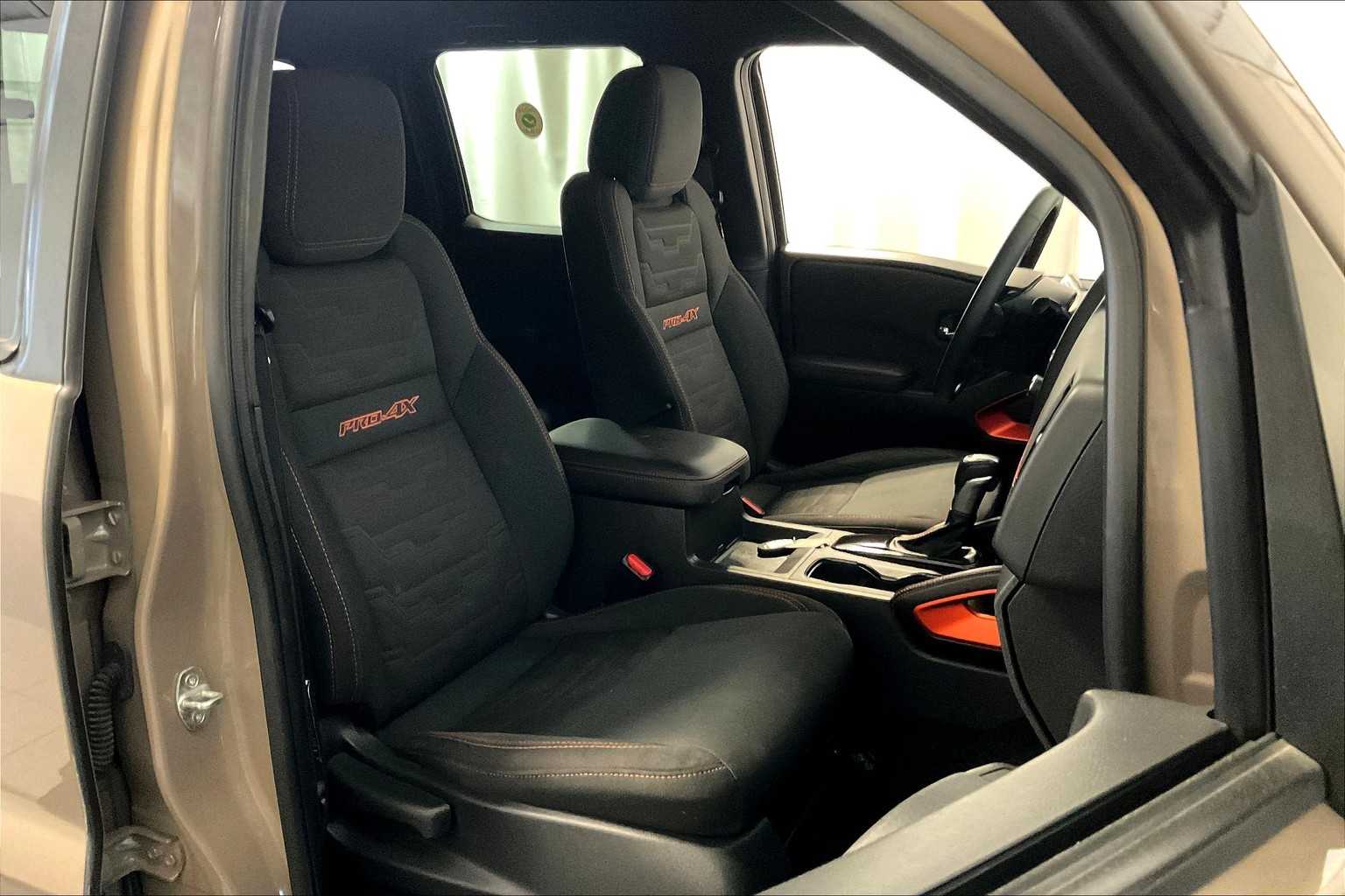 2022 Nissan Frontier PRO-4X photo 10