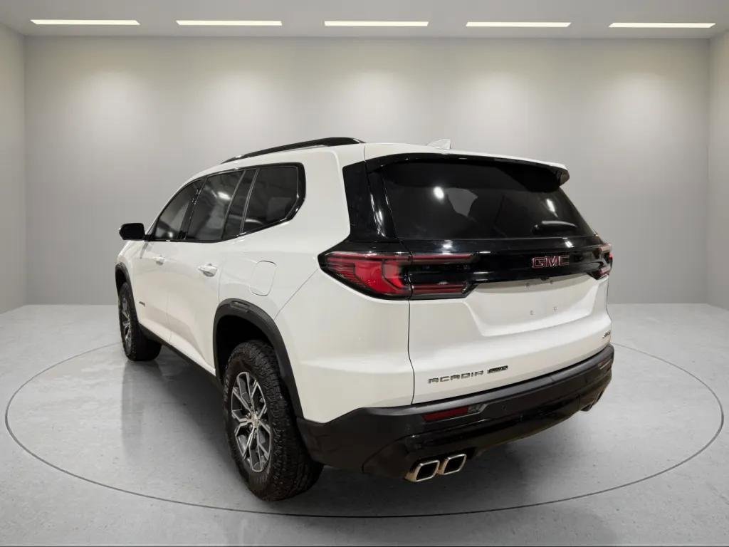 2024 Gmc Acadia AT4 photo 2