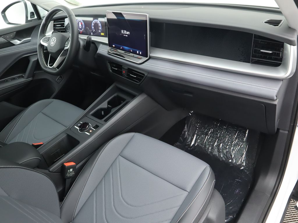 2025 Volkswagen Tiguan SE photo 17