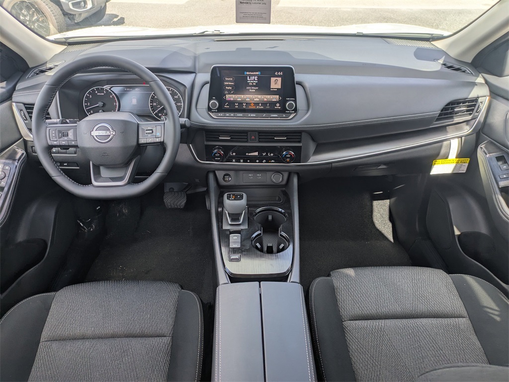 2025 Nissan Rogue SV photo 16