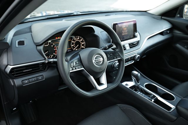 2022 Nissan Altima 2.5 SV photo 16
