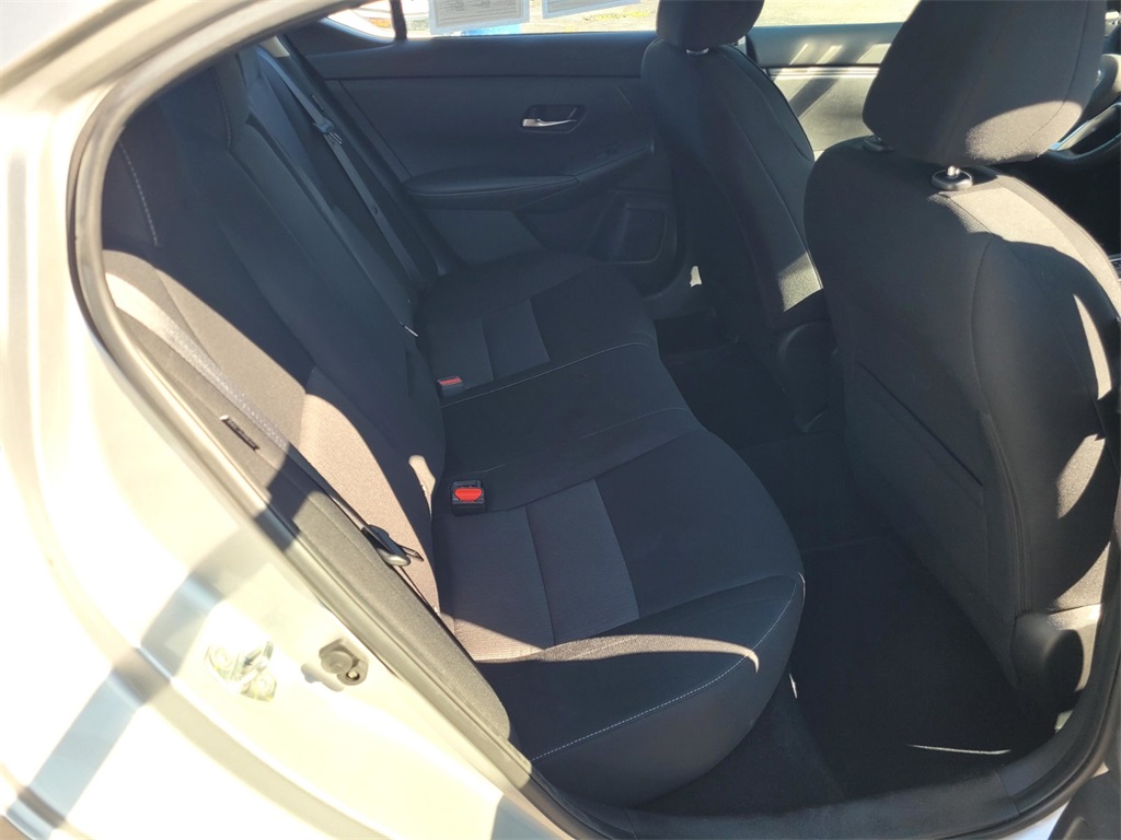 2022 Nissan Sentra SV photo 17