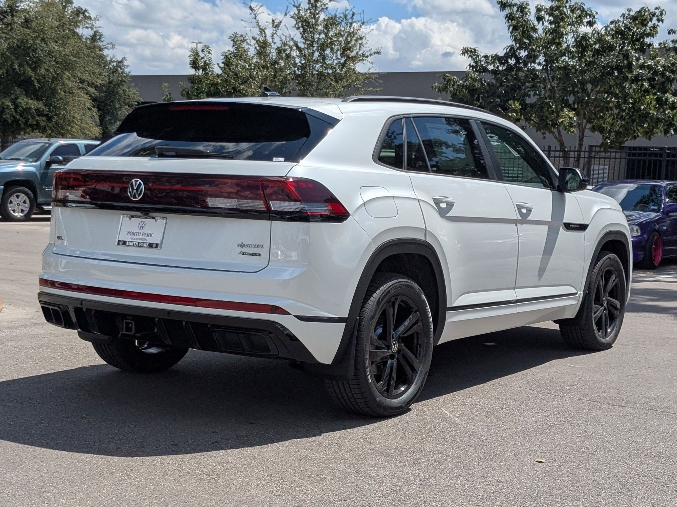 2026 Volkswagen Atlas Cross Sport SEL R-Line photo 2