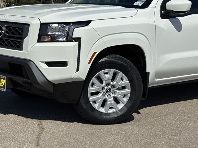 2022 Nissan Frontier SV photo 3
