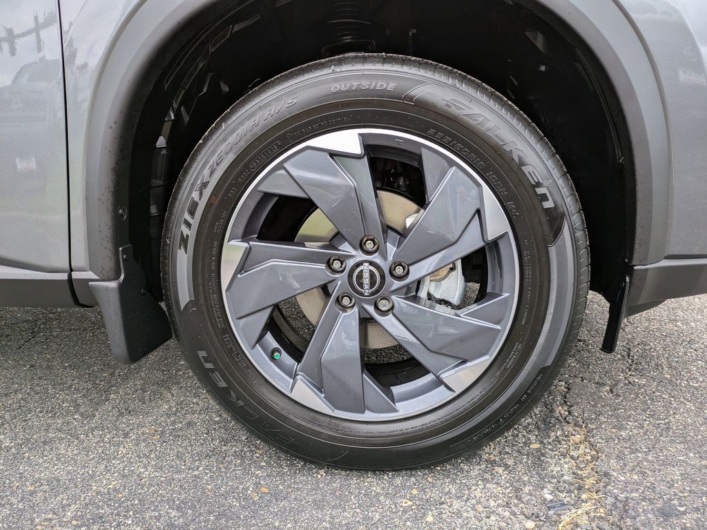 2026 Nissan Rogue SV photo 8