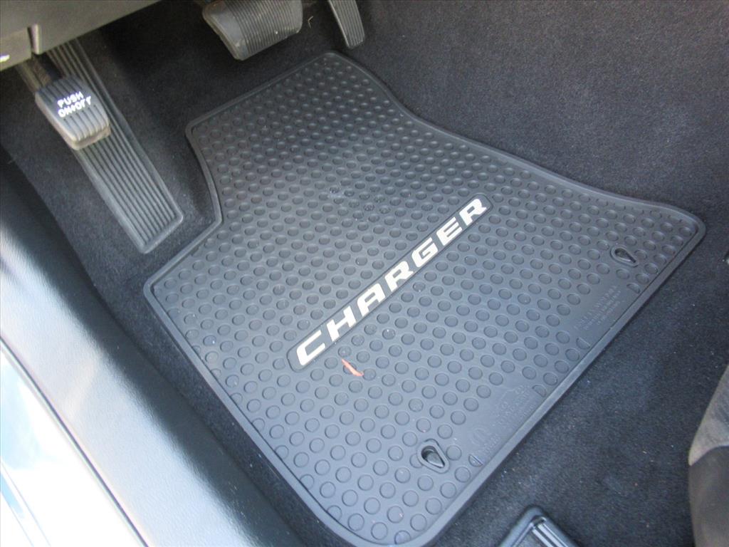 2022 Dodge Charger R/T photo 16