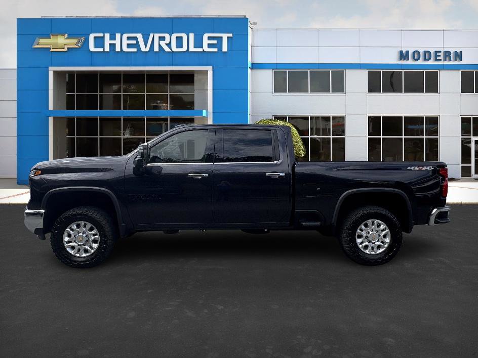 2024 Chevrolet Silverado 2500HD LTZ photo 2