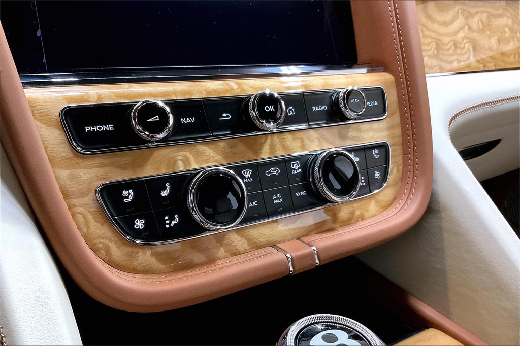 2024 Bentley Bentayga Azure photo 29