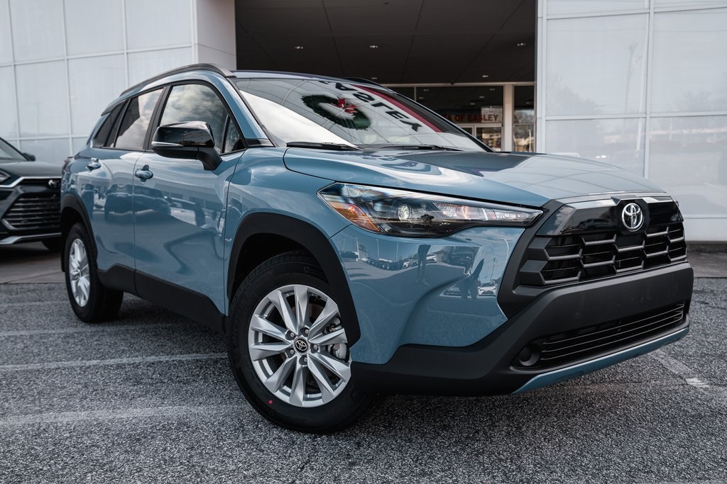 2026 Toyota Corolla Cross LE's photo