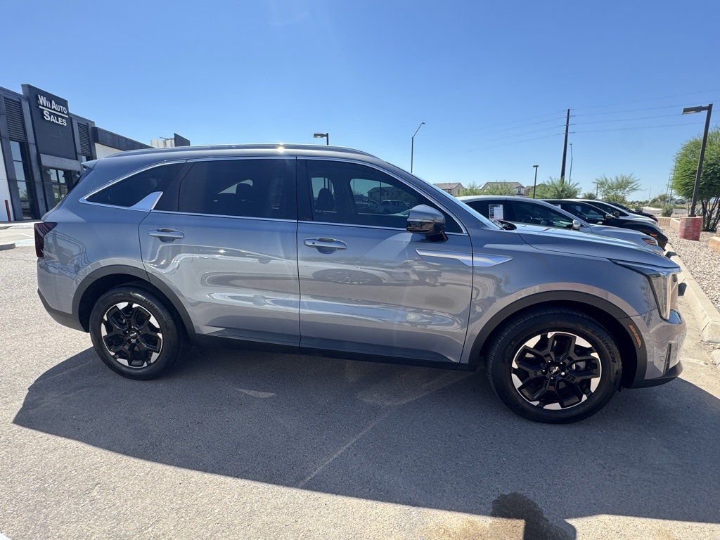 2024 Kia Sorento S photo 2