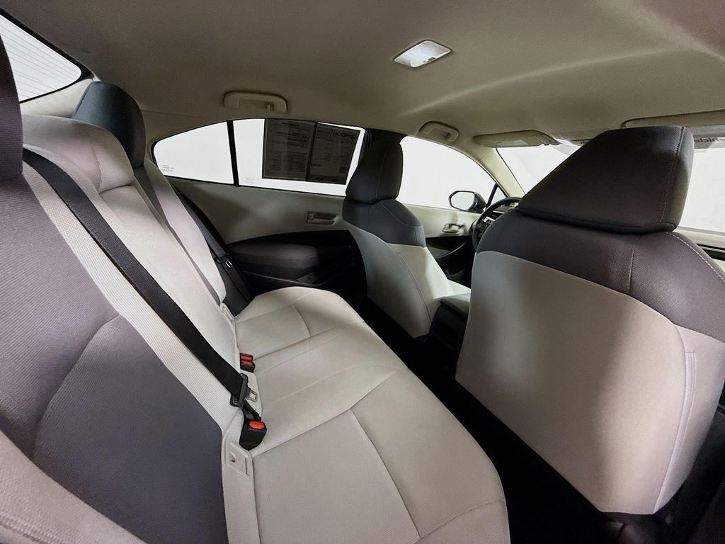 2022 Toyota Corolla LE photo 25