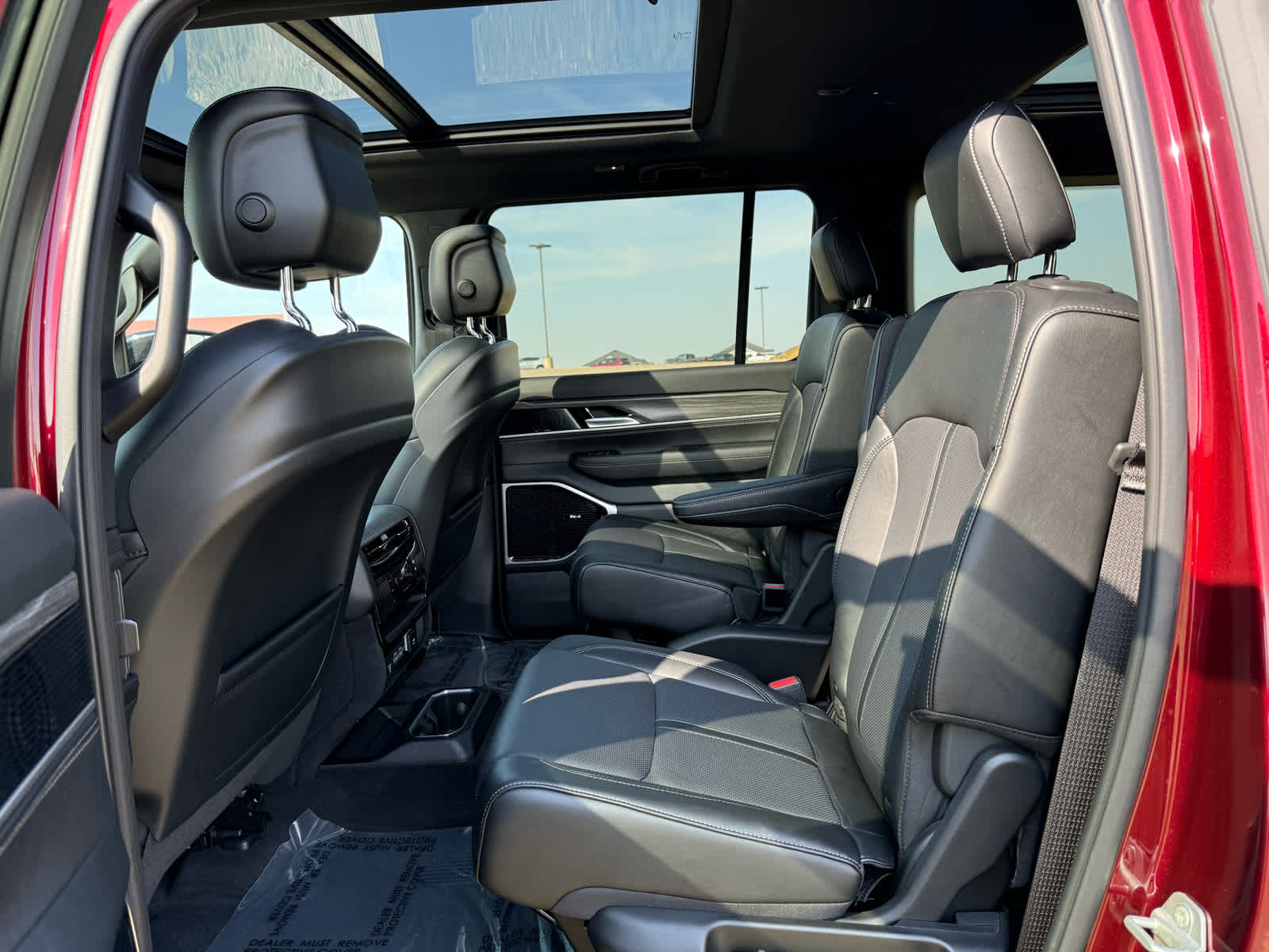2024 Jeep Wagoneer L Series III photo 14