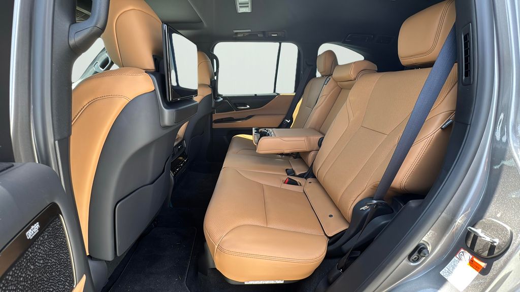 2025 Lexus LX Luxury photo 14