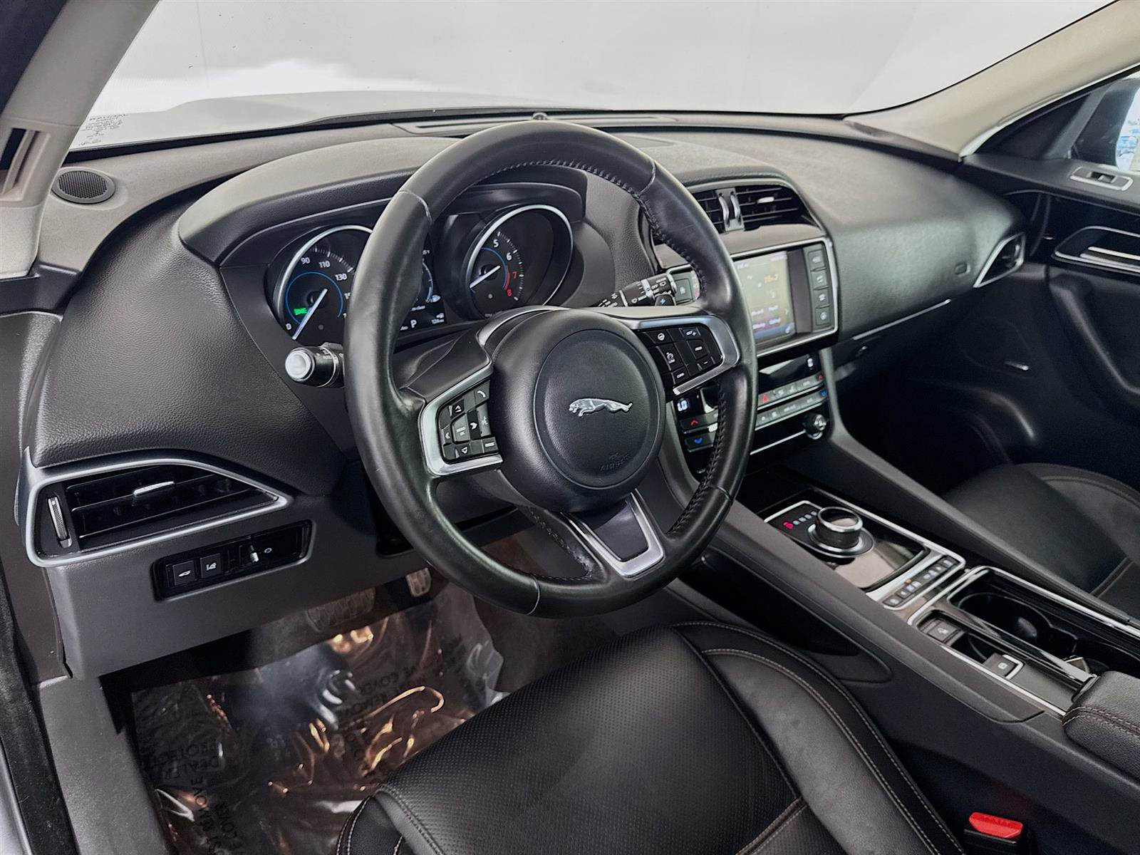 2018 Jaguar F-PACE Prestige photo 8