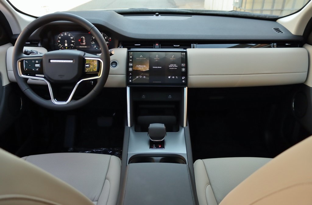 2025 Land Rover Discovery Sport S photo 8