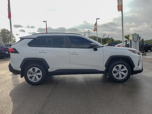 2021 Toyota RAV4 LE photo 3