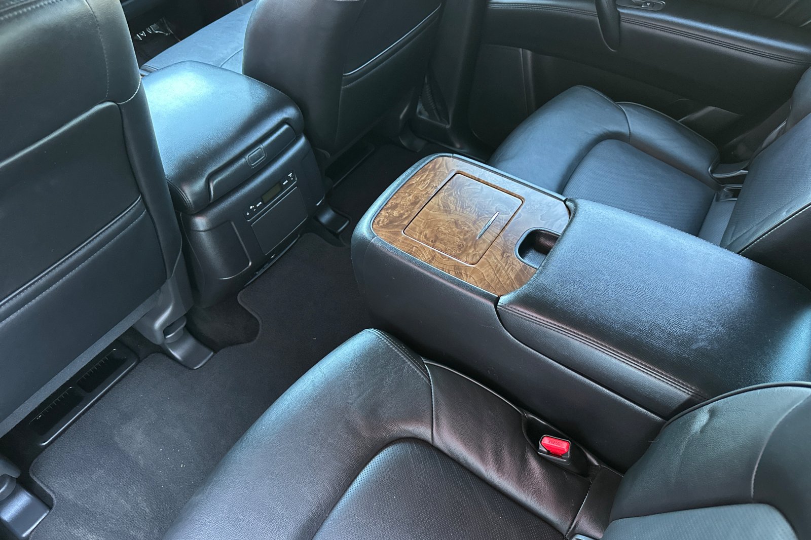2022 Nissan Armada SL photo 8
