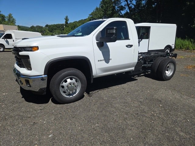 2025 Chevrolet Silverado 3500HD Work Truck photo 2