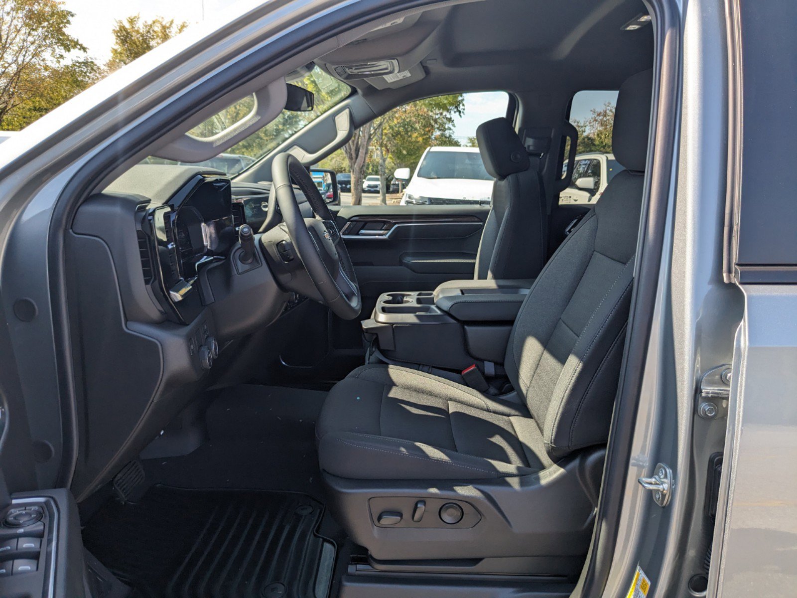 2025 Chevrolet Silverado 1500 LT photo 21